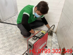 Thợ thông cống nghẹt Đà Nẵng đang thi công tận nơi